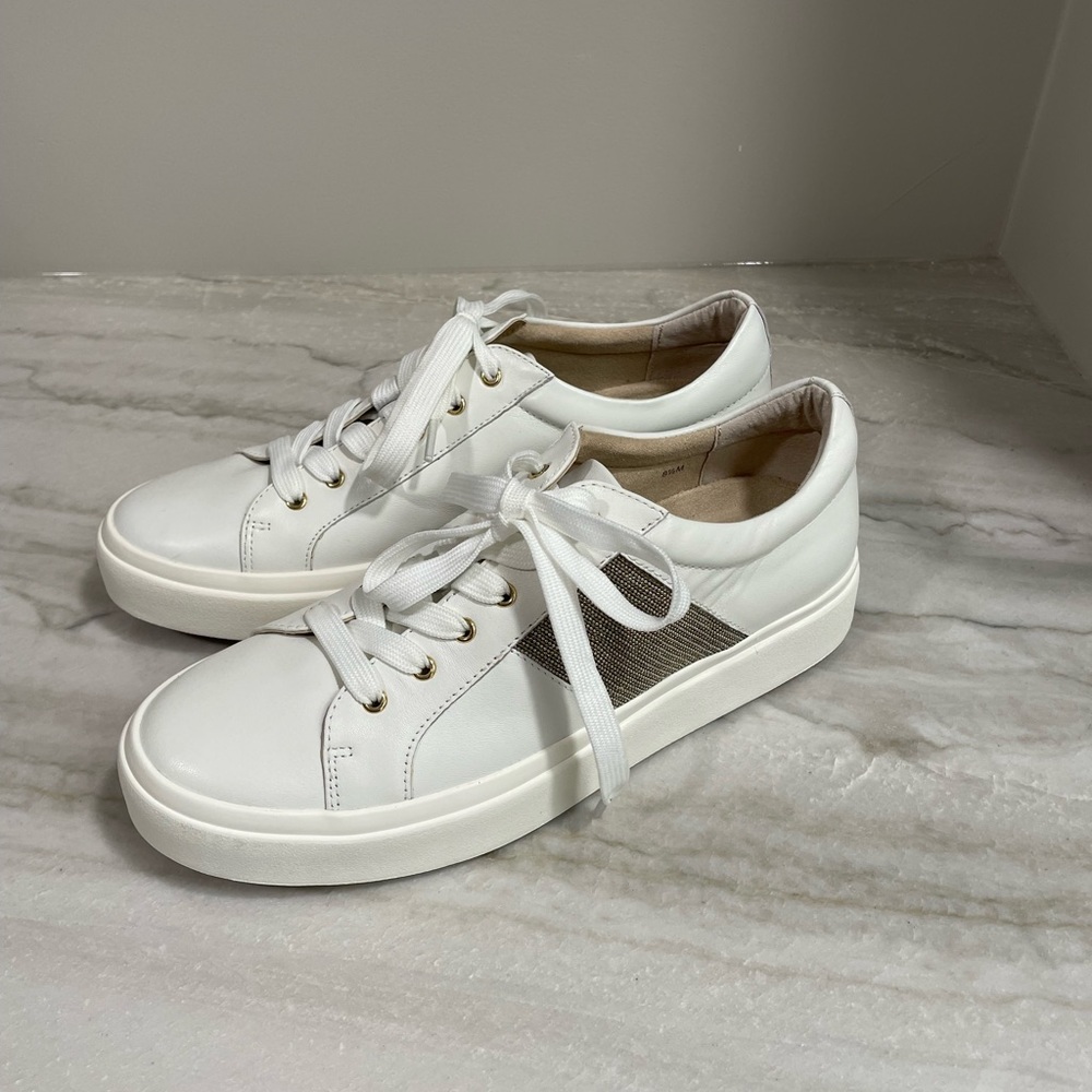 Size 8.5 Vaneli Sport sneakers, White